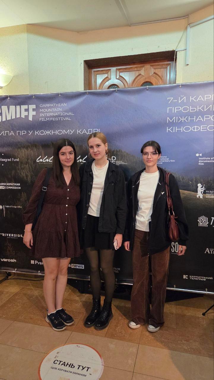 Students Dariia Petruk, Aksinia Kolinichenko and Veronika Petruk. Author: Diana Haidanka