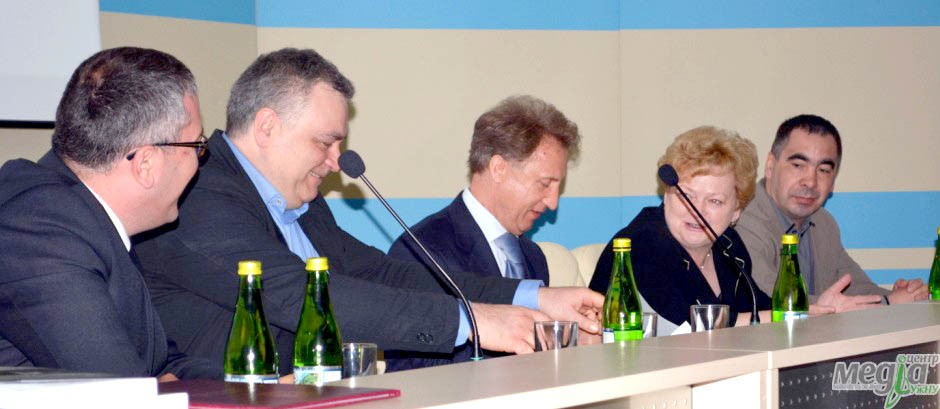 Під час заходу підписали й угоду про співпрацю між Ужгородським університетом та Національною школою суддів України Юристи УжНУ взяли участь у Закарпатських правових читаннях