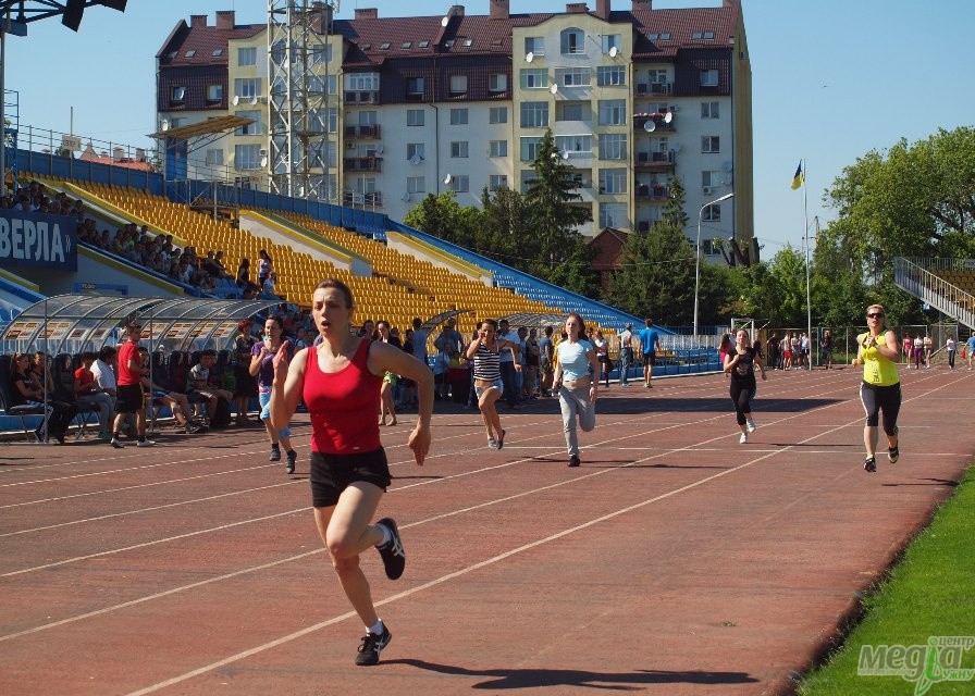 Розпочався спортивний захід сімейними стартами VII Спартакіада викладачів та співробітників УжНУ завершилася легкою атлетикою