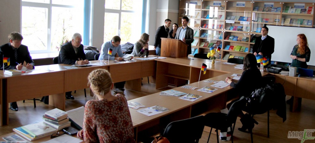 Співорганізаторами дійства виступили редакція програм німецькою мовою ЗОДТРК та асоціація інноваційних досліджень «Афіна» Міжнародники УжНУ провели всеукраїнську конференцію у форматі кейс-стаді