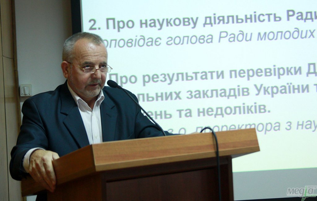 Дмитро Сойма УжНУ готується до роботи в зимовий період