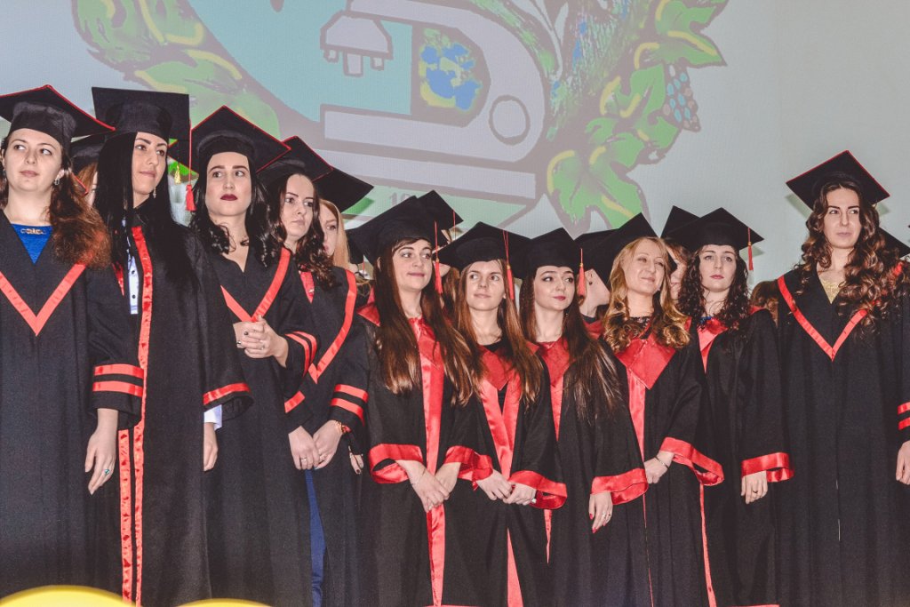 Rector of UzhNU solemnly presented master’s degree diplomas with honours Rector of UzhNU solemnly presented master’s degree diplomas with honours