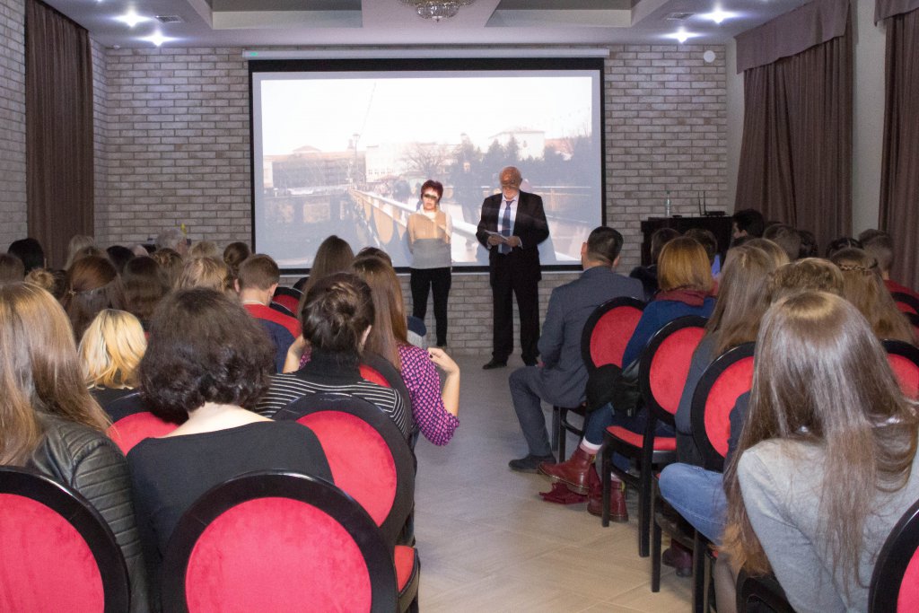 В УжНУ обговорювали шляхи вирішення актуальних проблем розвитку організацій, міст та регіонів України В УжНУ обговорювали шляхи вирішення актуальних проблем розвитку організацій, міст та регіонів України