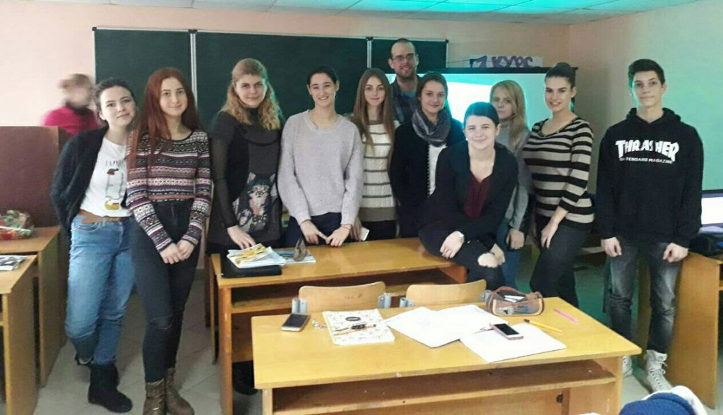 До туризмознавців УжНУ завітали досвідчені мандрівники Монті Міртл та Наталія Адаменко
До туризмознавців УжНУ завітали досвідчені мандрівники Монті Міртл та Наталія Адаменко