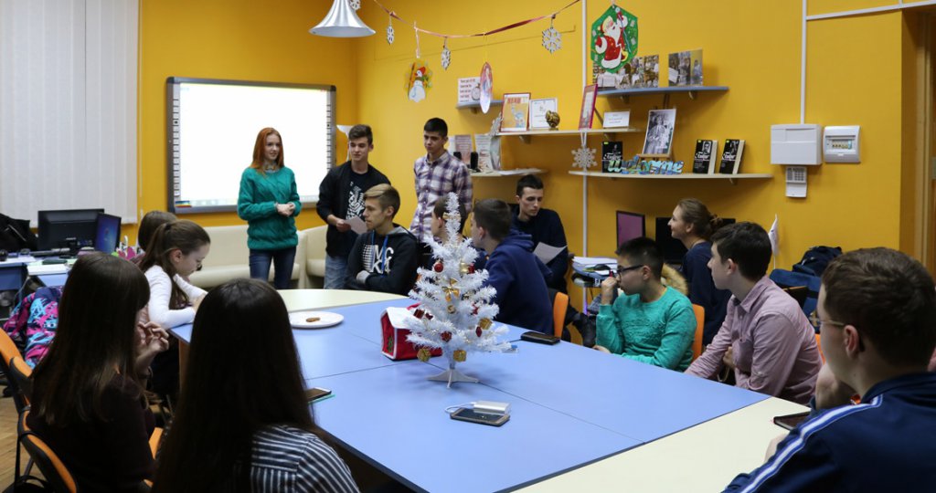 Студенти-туризмознавці влаштували відкритий урок англійською для учнів місцевих шкіл
Студенти-туризмознавці влаштували відкритий урок англійською для учнів місцевих шкіл