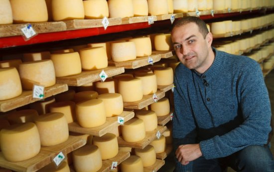 Олександр Коваль, старший викладач УжНУ, член ГС «Карпатський смак» експерт у сфері туризму та регіонального маркетингу Карпатські виробники сформували 10 культурних цінностей виробництва харчових продуктів