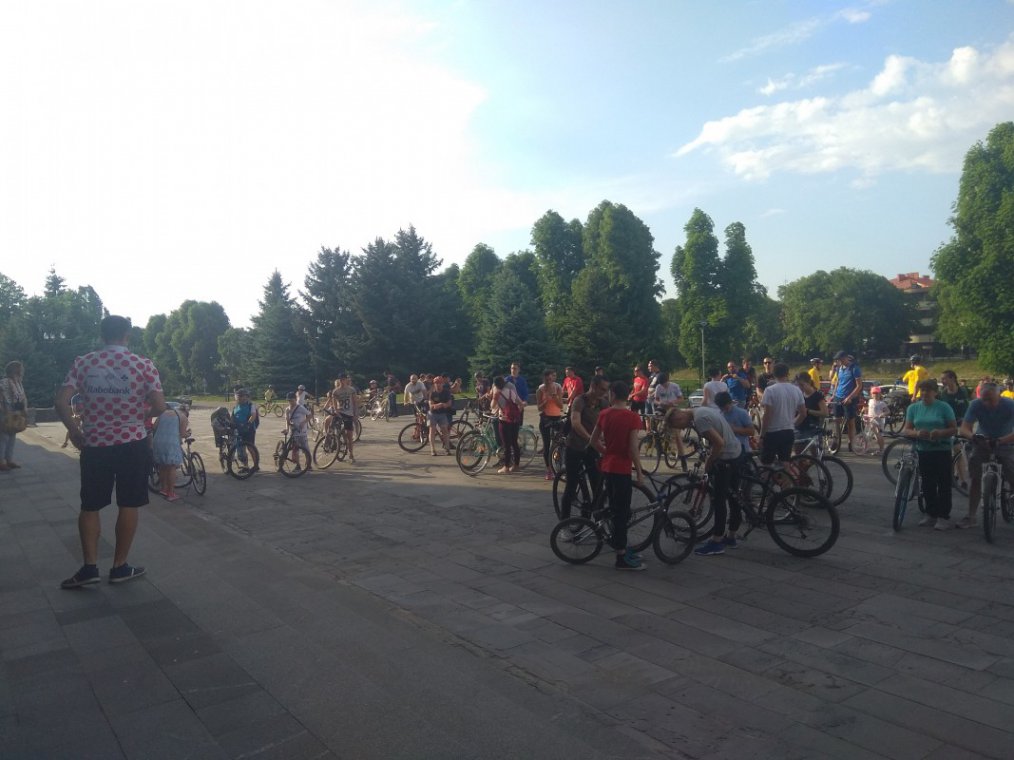 Студенти УжНУ долучилися до «Big City Ride»
Організаторами масового велозаїзду стали Uzhhorod Bicycle Culture та Comedyorg Студенти УжНУ долучилися до «Big City Ride»
Організаторами масового велозаїзду стали Uzhhorod Bicycle Culture та Comedyorg