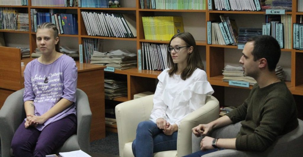 Троє молодих поетів-ужнівців дебютували в обласній бібліотеці Троє молодих поетів-ужнівців дебютували в обласній бібліотеці