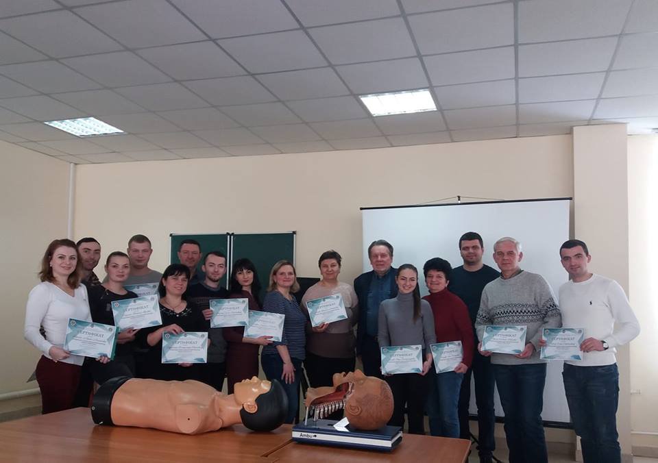 В навчально-науковому тренінговому центрі післядипломної освіти стоматологічного факультету ДВНЗ "УжНУ" 25-26 січня 2019 року пройшов курс тематичного удосконалення на тему:«Невідкладні стани в амбулаторній практиці лікаря-стоматолога» В навчально-науковому тренінговому центрі післядипломної освіти стоматологічного факультету ДВНЗ "УжНУ" 25-26 січня 2019 року пройшов курс тематичного удосконалення на тему:«Невідкладні стани в амбулаторній практиці лікаря-стоматолога»