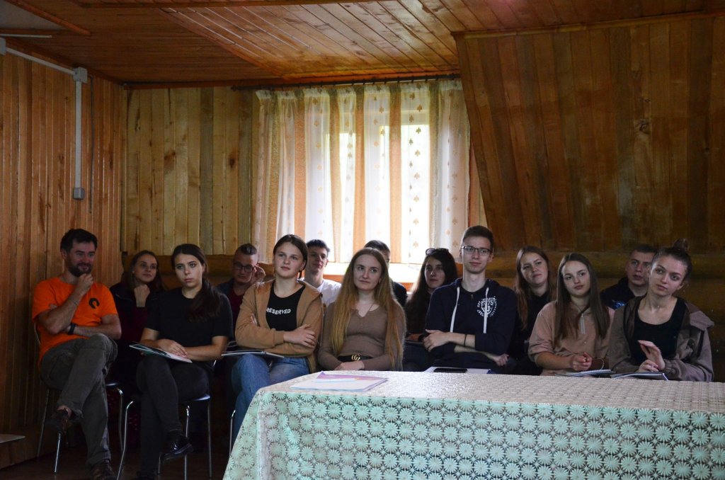 На базі Угольського-Широколужанського заповідного масиву Карпатського біосферного заповідника провели семінар на тему «Мертва деревина. Чому вона потрібна лісу?» На базі Угольського-Широколужанського заповідного масиву Карпатського біосферного заповідника провели семінар на тему «Мертва деревина. Чому вона потрібна лісу?»