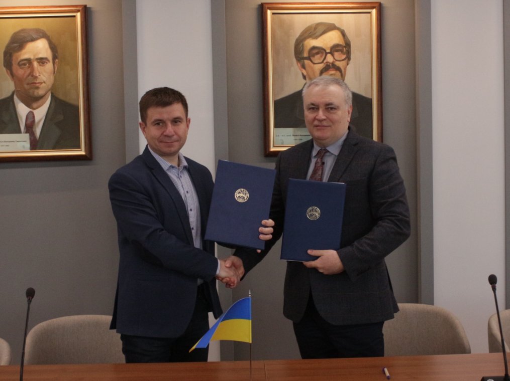 В УжНУ підписали договори про співпрацю із Національним університетом «Чернігівська політехніка»
В УжНУ підписали договори про співпрацю із Національним університетом «Чернігівська політехніка»