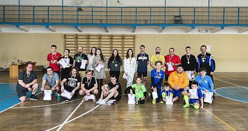 Пас, удар, «шалений» гол!
Так і грає ФІМВ в футбол!
Пас, удар, «шалений» гол!
Так і грає ФІМВ в футбол!