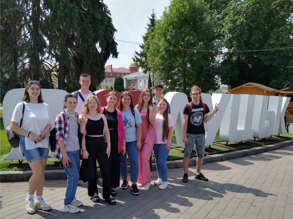 Студенти ФІМВ поласували туристичним смаколиком під назвою Луцьк Студенти ФІМВ поласували туристичним смаколиком під назвою Луцьк