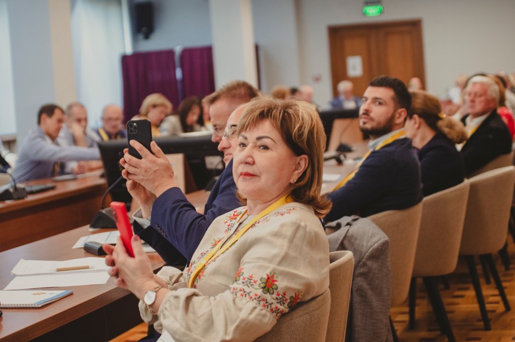 В УжНУ відбулася всеукраїнська конференція «Розвиток системи громадського здоров’я України в умовах війни та післявоєнної відбудови» В УжНУ відбулася всеукраїнська конференція «Розвиток системи громадського здоров’я України в умовах війни та післявоєнної відбудови»