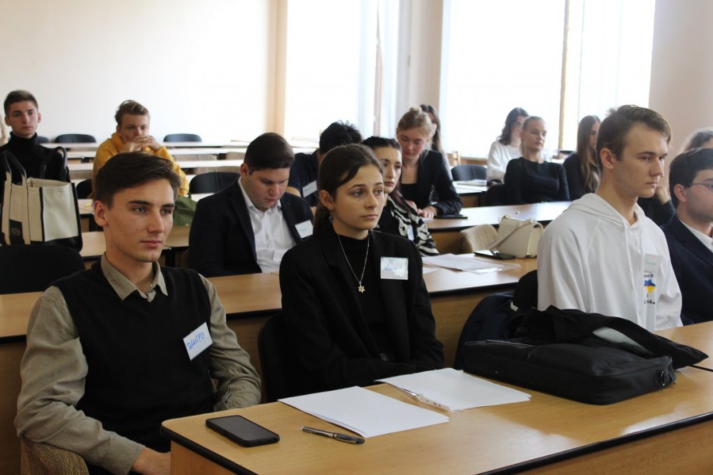 В УжНУ провели дебатний турнір з політичних реформ серед студентства