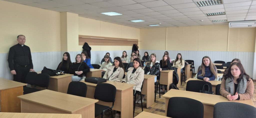 Студенти спеціальностей «Початкова освіта» і «Дошкільна освіта» прослухали цикл лекцій про християнську етику і мораль педагога Студенти спеціальностей «Початкова освіта» і «Дошкільна освіта» прослухали цикл лекцій про християнську етику і мораль педагога
