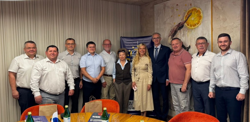 Експерти-міжнародники УжНУ взяли участь у черговому засіданні «Дискусійного клубу Євродепутатів» Експерти-міжнародники УжНУ взяли участь у черговому засіданні «Дискусійного клубу Євродепутатів»
