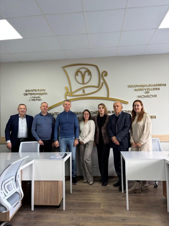 На факультеті МЕВ відбулася зустріч гарантів освітніх програм та студентів із засновником і генеральним директором ПрАТ «Єврокар» На факультеті МЕВ відбулася зустріч гарантів освітніх програм та студентів із засновником і генеральним директором ПрАТ «Єврокар»