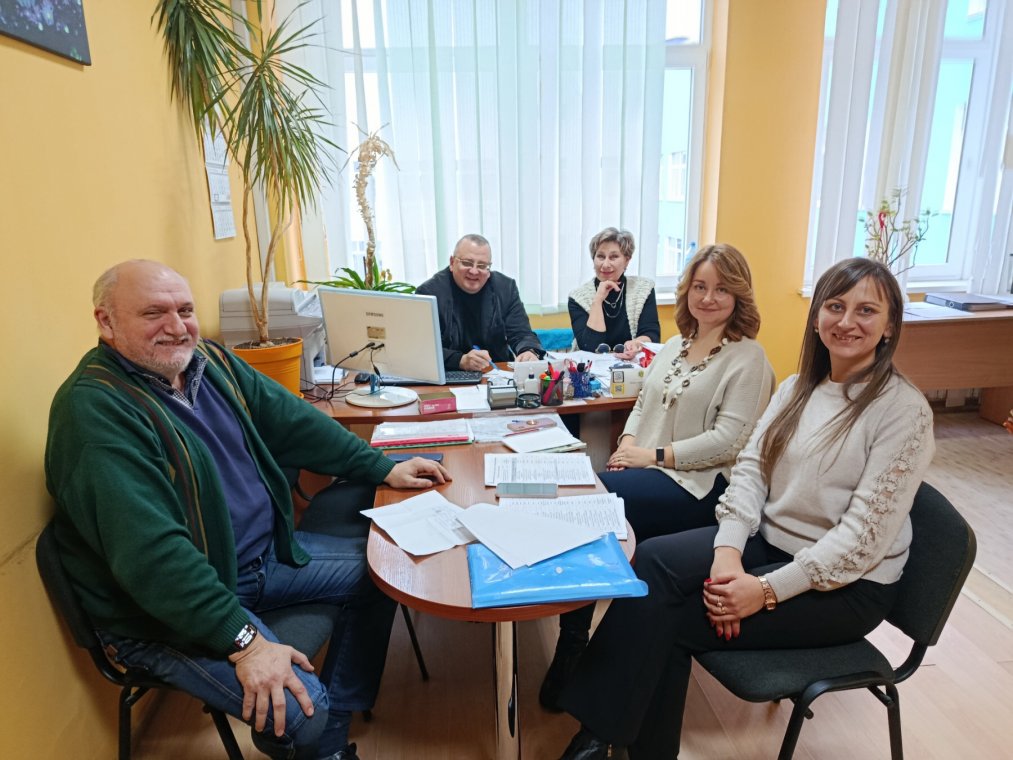 Засідання робочої групи освітньо-професійної програми "Фізика. Інформатика (мова навчання фахових дисциплін - угорська)" Засідання робочої групи освітньо-професійної програми "Фізика. Інформатика (мова навчання фахових дисциплін - угорська)"