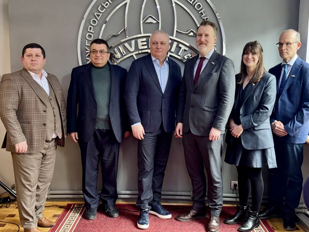 В Ужгородському національному університеті презентували міжнародний проєкт «Bridges of Resilience» В Ужгородському національному університеті презентували міжнародний проєкт «Bridges of Resilience»