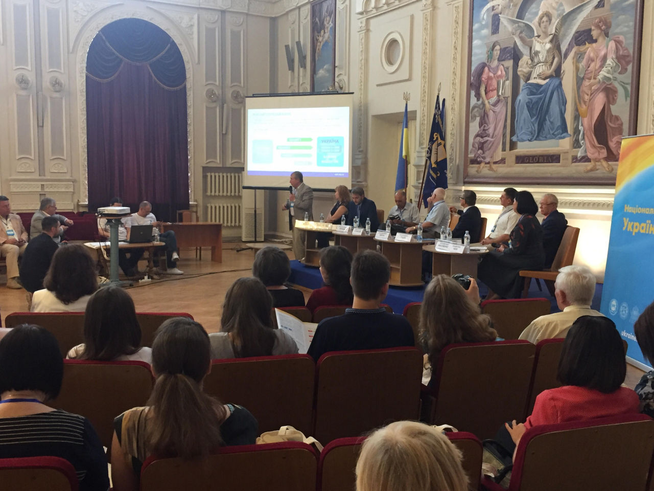 Урочиста інаугурація форуму: академік М. Згуровський та відповідальний редактор Доктрини О. Мельничук 